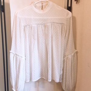 Detailed mesh flowy top